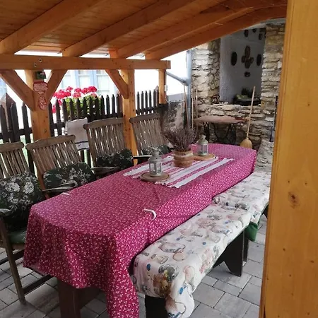 Peringer Udvarhaz * Mencshely